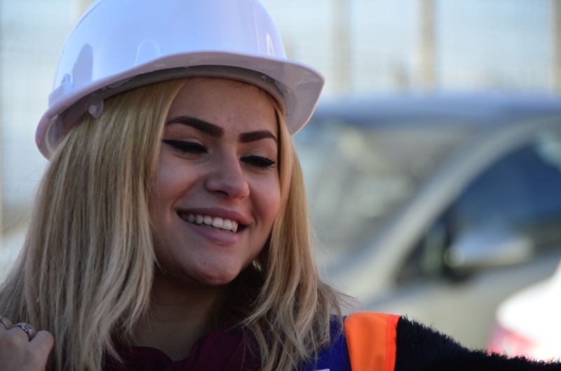 Studenți și mentori într-o sesiune de lucru